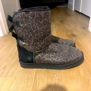 Ugg Bailey Bow Black Leopard Glitter